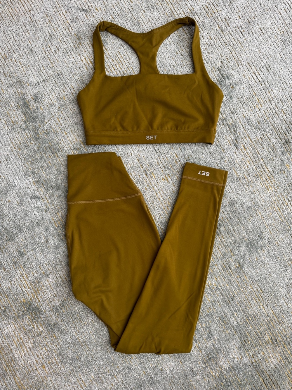 SET Active Soho Olive Green Sports Bra and Leggings Set in OG Luxform Fabric